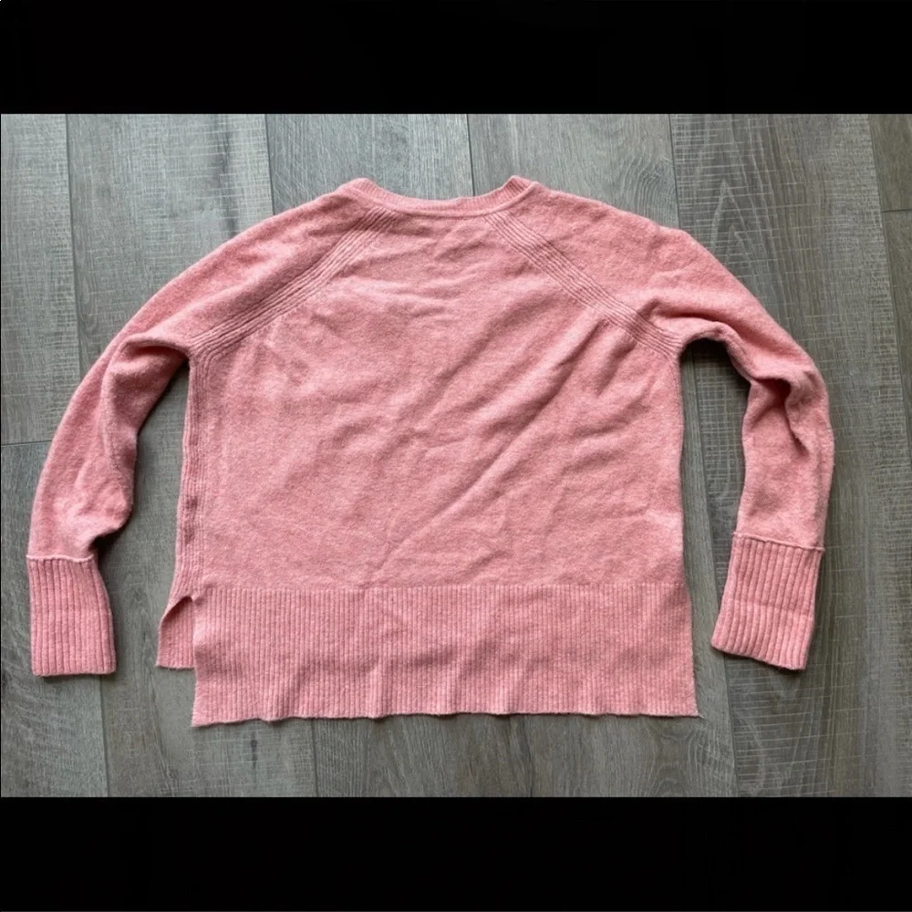 J. Crew V-Neck Sweater in Pink Size Medium